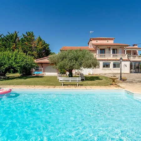 Hébergement de vacances La Coustonne . Piscine&animaux Valréas